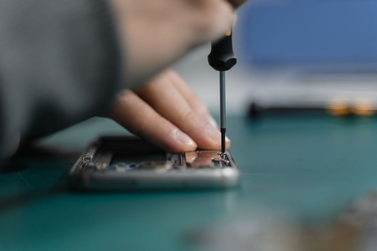 Telefona veya Laptopa Sıvı Döküldüğünde İlk Yapılacaklar
